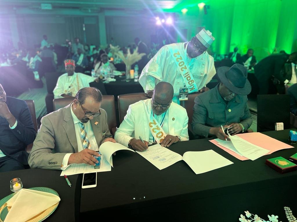 Cérémonie de signature de don de 20.000 panneaux solaires offerts par le RWANDA au MALI